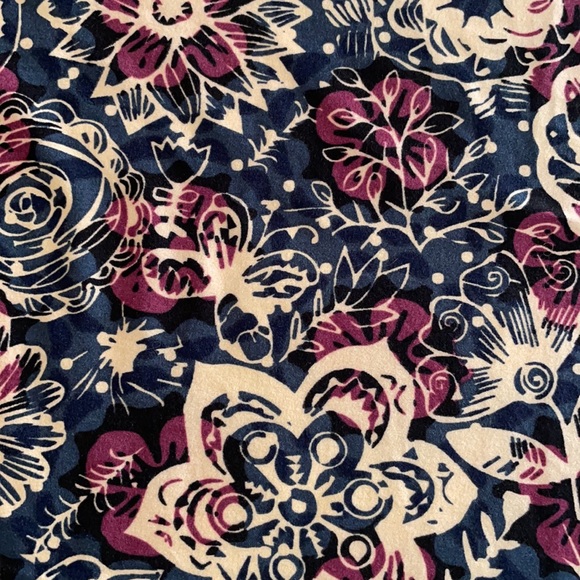 LulaRoe Irma Tunic Size S Leggings Material Butterfly’s Floral Relaxed Fit NWT - Picture 7 of 9